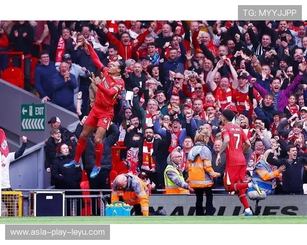 利物浦范迪克高点头球扩大比分